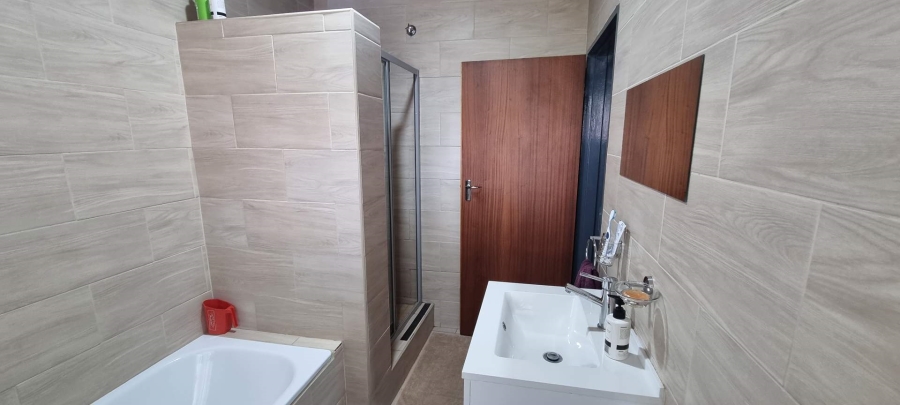 3 Bedroom Property for Sale in Langenhovenpark Free State